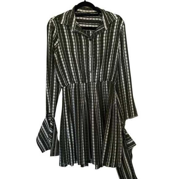 Rokh Dresses & Skirts - Rokh Striped Knee-Length Dress
